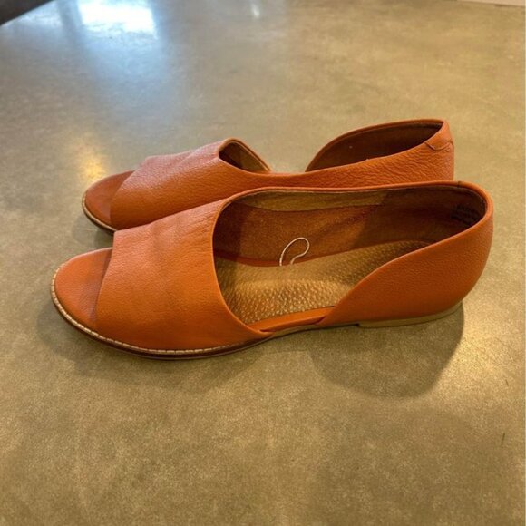ANTHROPOLOGIE leather flats. Cognac. Womans size 8. - Picture 3 of 11